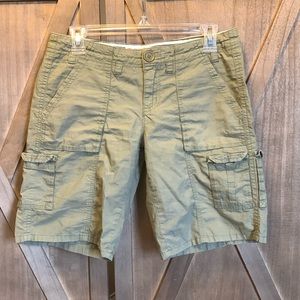 Roxy Army Green Cargo Shorts sz 3 mid length